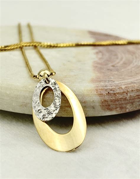 9ct Gold Box Link Chain Necklace with Oval Pendant - kingsestate