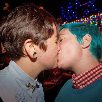 New Zealand Becomes Thirteenth Country To Legalize Gay Marriage