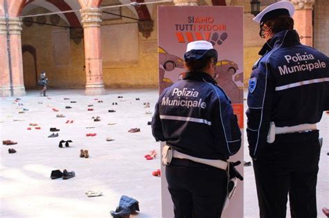 Bologna vigilessa denuncia Insulti razzisti e volgarità sessiste da