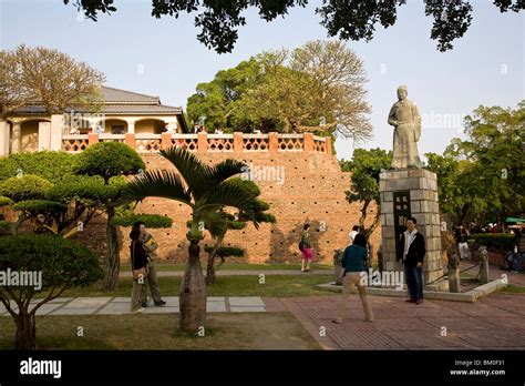 Tourists in front of statue of Koxinga, Zheng Chenggong, Fort Zeelandia ...