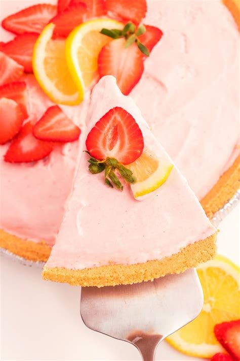 Frozen Strawberry Lemonade Pie