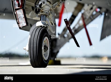 F16 Fighting Falcon aircraft detail with landing gear Stock Photo - Alamy