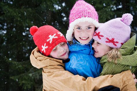 Children Hugging In The Snow Picture And HD Photos | Free Download On Lovepik