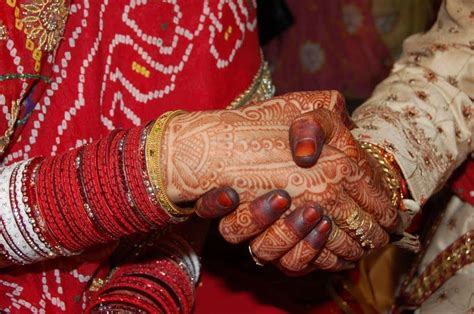 Dulha Groom And Dulhan Bride Mehndi Handshakes