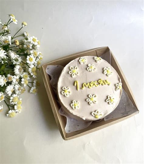 Бенто торт надпись с ромашками - Торты СПБ, CAKE TO GO