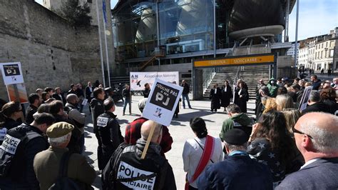 Rassemblement de policiers magistrats et avocats contre la réforme de