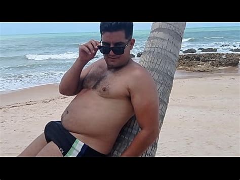 Yuri Gaucho masturbándose en Coqueirinho PB Beach con bañistas en la playa XVIDEOS