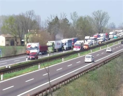 Incidente Oggi In A Schianto Tra Camion Traffico Bloccato