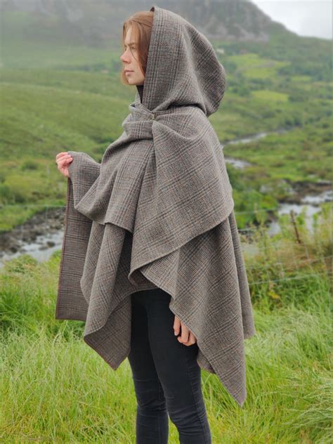 Irish Woven Wool Hooded Ruana Wrap Cape Cloak Arisaid Grey Bronze