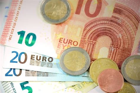 Kurs euro do złotego EUR PLN w czwartek Ile kosztuje euro 05 10 2023