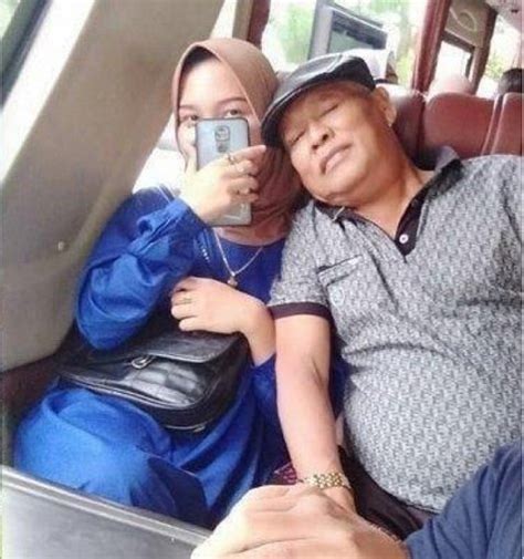 Beri Mahar Rp Juta Potret Kakek Sondani Yang Viral Nikahi Gadis