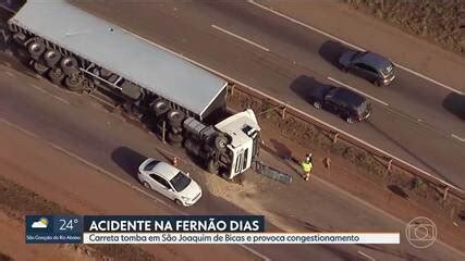 Carreta Tomba Na Rodovia Fern O Dias Em S O Joaquim De Bicas Minas