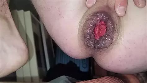 Schlampe Sissy Muschi von großem Dildo gedehnt xHamster