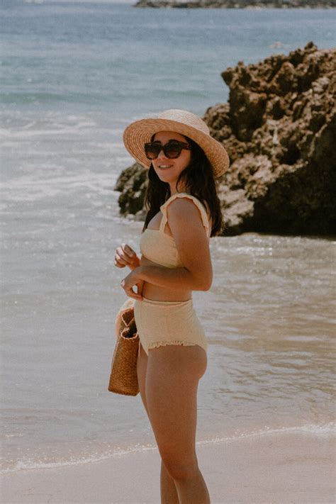 Hot Sexy Sara Isabel Bikini Pics