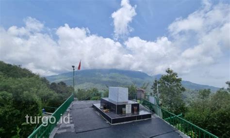 Situs Religi Bukit Turgo Yogyakarta Lokasi Makam Syekh Jumadil Qubro