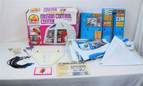 Kenner Million Dollar Man Mission Control Center Playset Complete In