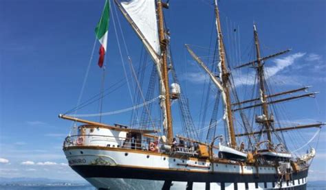 Naples Shipping Week Con La Bellissima Nave Palinuro E Tanti Eventi