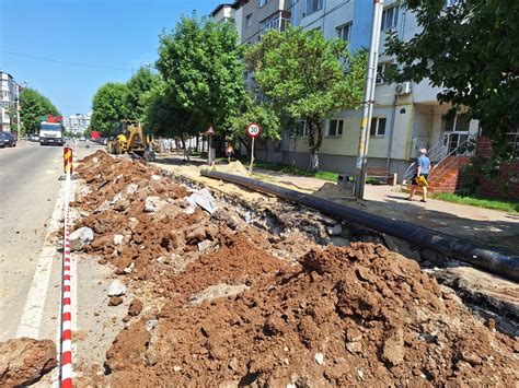 Continuă lucrările la reţeaua de distribuţie apă de pe strada Ecaterina