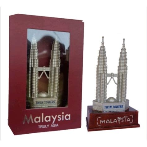 Jual Miniatur Petronas Twin Tower Malaysia Ukuran 8 5 Cm Shopee