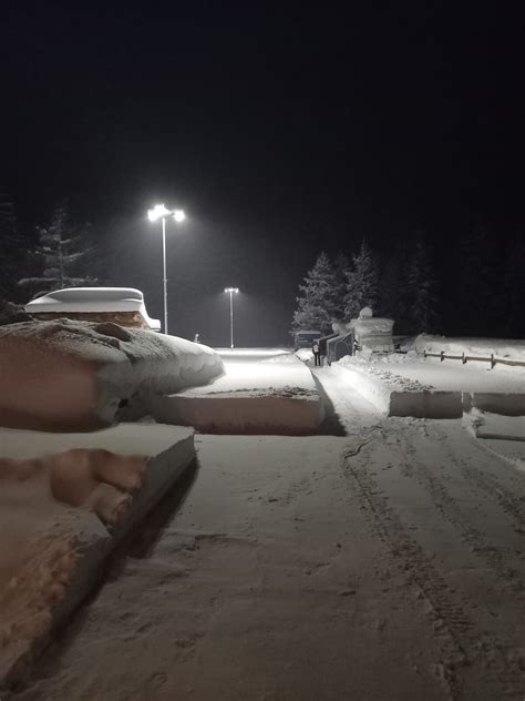 Maltempo Fitte Nevicate In Valtellina E Valchiavenna Un Metro Di Neve