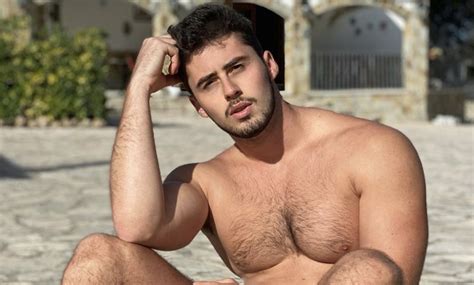 Mateo Lanzi Nudo Nello Spogliatoio Della Palestra E In Piscina BitchyX