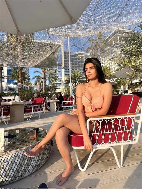 Sonali Raut Bikini Photoshoot Goes Viral On Internet Filmibeat