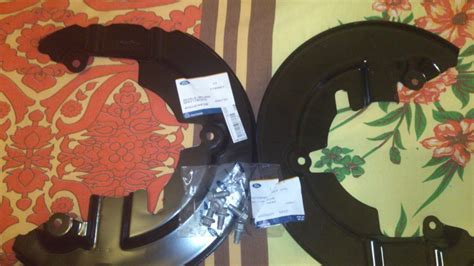 защита тормозных дисков — Ford Focus Sedan III, 2 л, 2013 года ...