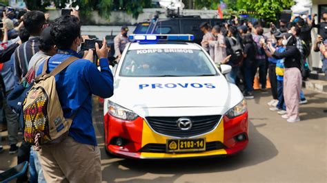 Sujiwo Tejo Keluhkan Lampu Rotator Polisi Depan Kapolri Setelahnya