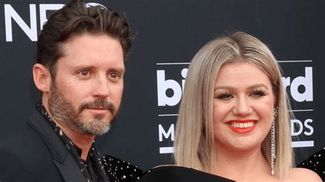 Kelly Clarkson Reaches Divorce Settlement With Ex Husband Brandon