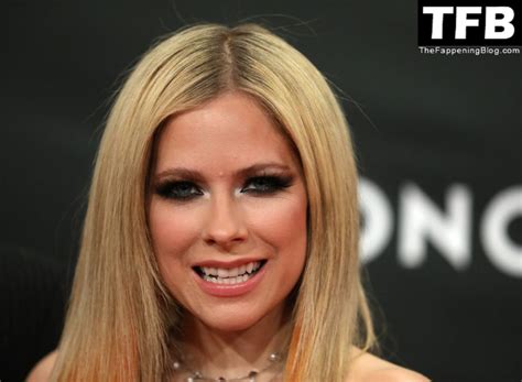 Avril Lavigne Flaunts Her Tits At The St Annual Juno Awards Photos