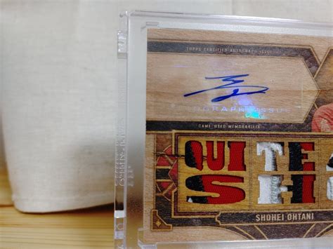 Topps Triple Thread Relic Auto Wood Patch