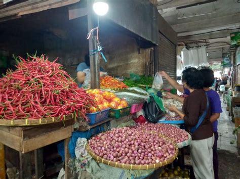 Harga Tomat Bertahan Mahal Akhir Pekan Harga Minyak Goreng Mulai Naik