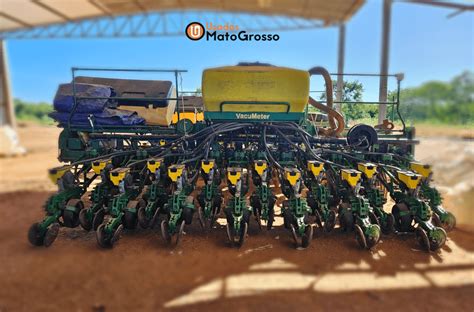 PLANTADEIRA JOHN DEERE 2113 28 LINHAS DE 40CM Usados Mato Grosso