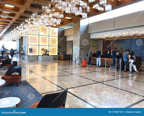 Guests at the Hilton Hotel Lobby Desk Editorial Photo - Image of park, hilton: 117607151