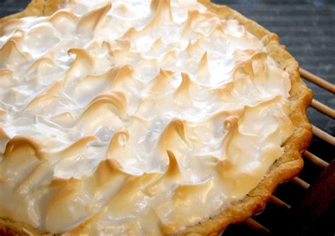 How To Make A Classic Meringue Pie Topping Recipe Meringue Pie Topping Meringue Pie