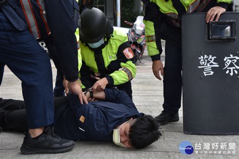 三重警防搶演練 考驗行員及警方臨場反應力 Beanfun