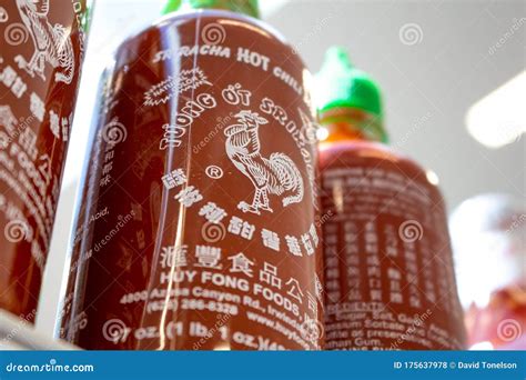 Huy Fong Sriracha editorial stock photo. Image of squirt - 175637978