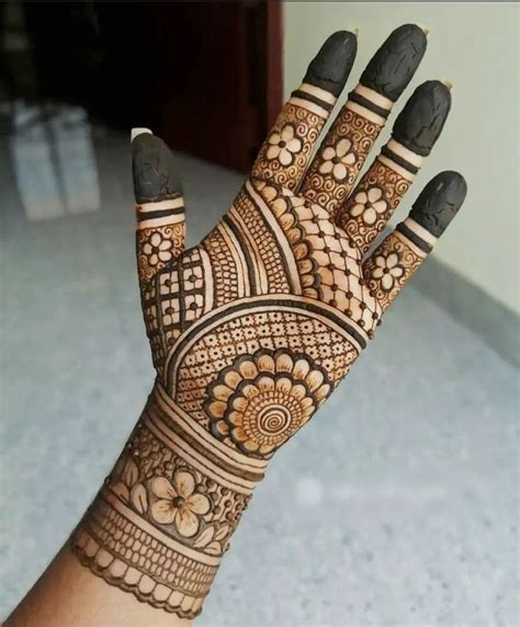 Top 60 New Mehndi Designs Parlours India