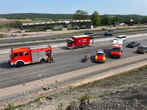 Thl Verkehrsunfall Person Unter Bagger Eingeklemmt Freiwillige