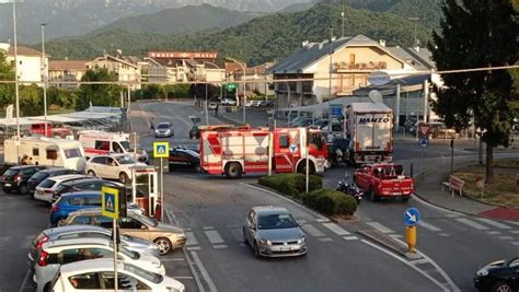 Fuoristrada Contro Un Tir Incidente Alla Rotonda Di Borgo San Dalmazzo