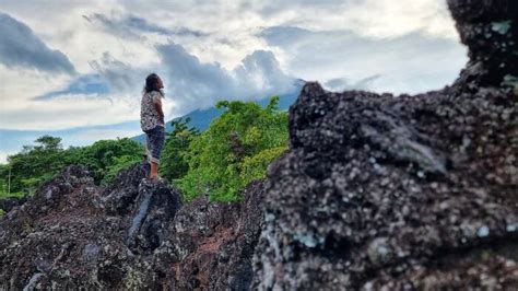 Batu Angus Wisata Alam Ternate Terbentuk Dari Lahar Letusan Gunung