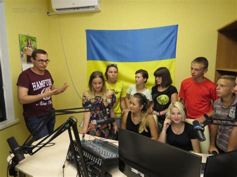 Юные мариупольские диджеи примерили на себя роль радиоведущих (ФОТО ...