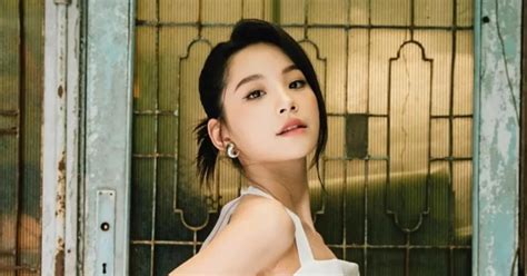 Pu hóa gái hư lên đồ khoe đường cong cực hot nữ MC nổi tiếng bất ngờ réo tên Sao đẹp Sao