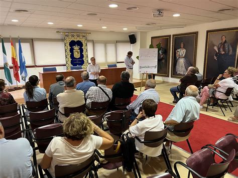 El Ayuntamiento De Fuengirola Y Los Vecinos De La Calle Cuartel De