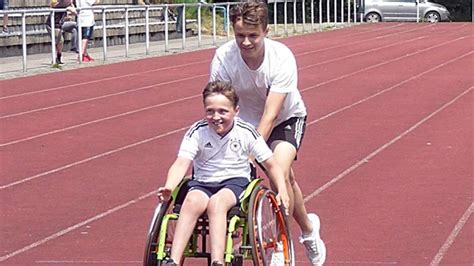 Sporttag Der Carl Bantze Schuel In Treysa Rollstuhlfahrer Siegt