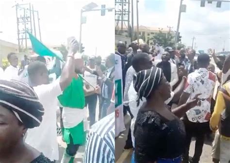 Video Peter Obi S Supporters Storm Court Ahead Of Tribunal Judgement