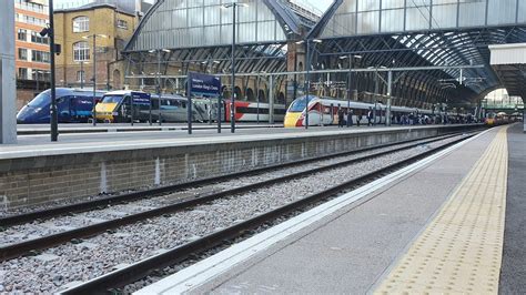 Rush Hour Trains At London Kings Cross Ecml Youtube