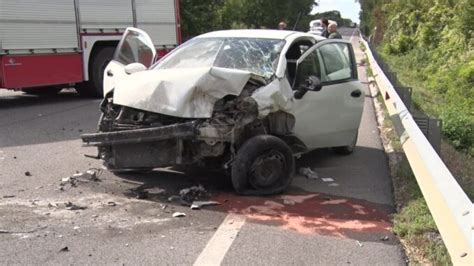 Strada Pian D Assino Incidente Mortale Tre Veicoli Coinvolti