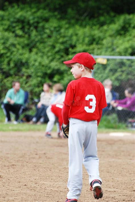 Kid Playing Baseball. Stock Photos - Image: 33244673