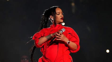 Rihanna Anuncia Su Embarazo En El Super Bowl 2023 TrendRadars